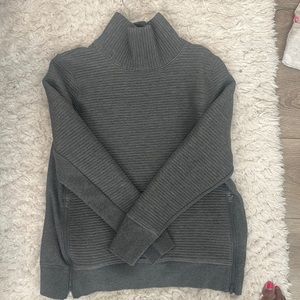 ALL IN MOTION Quilted Pullover Funnel Neck Collar - Size L